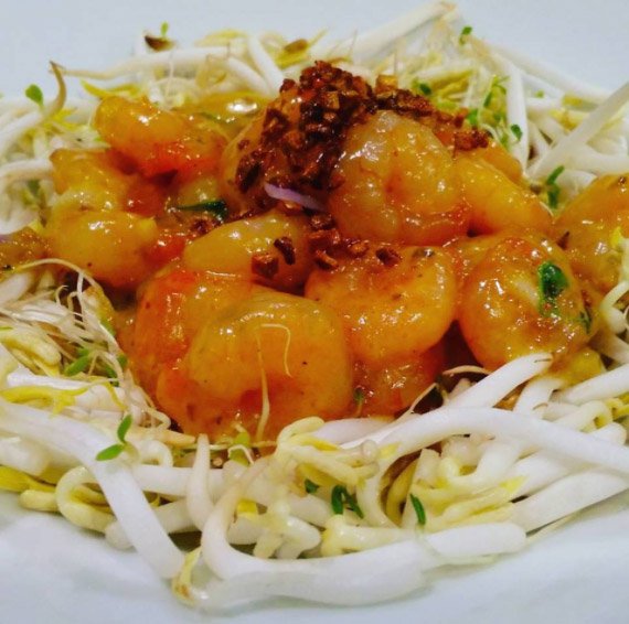 Low carb creamy garlic prawns